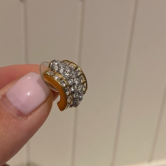 Swarovski single gold tone crystal earring for pierced ears - Picture 4 of 12